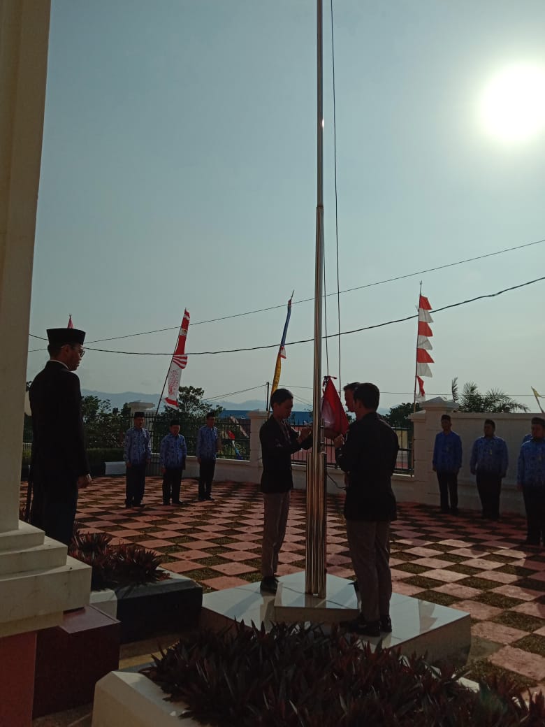 pengibaran bendera
